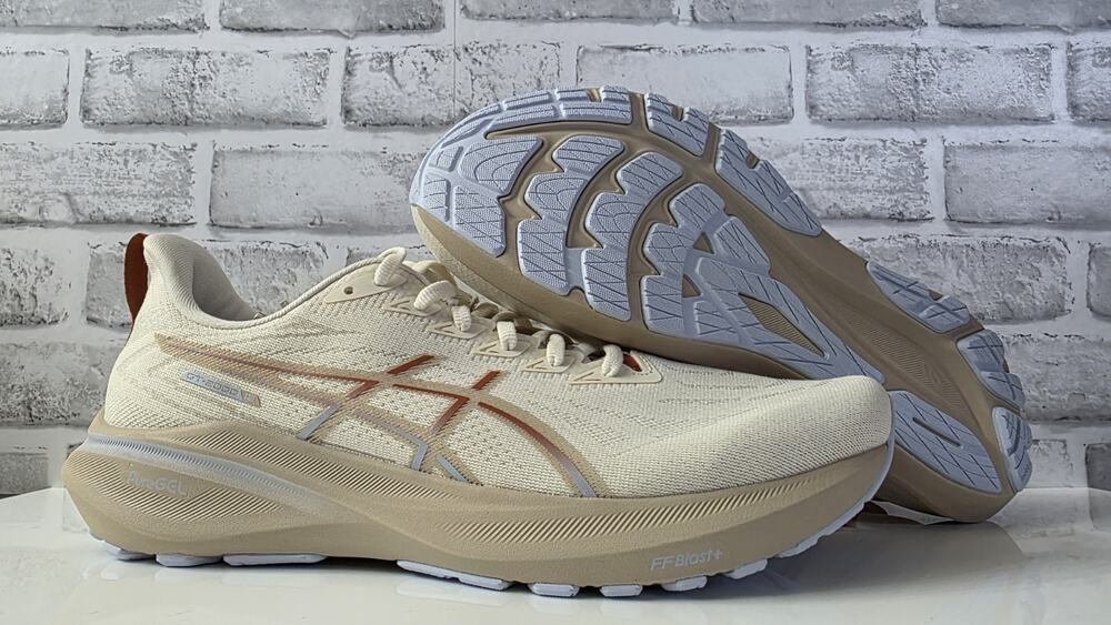 Women ASICS GT-2000 13 Pale Oak Feather Grey Size 12 1012B887